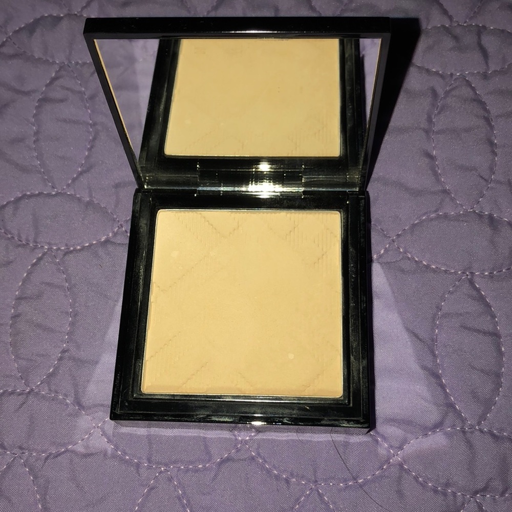 Fresh glow compact luminous foundation